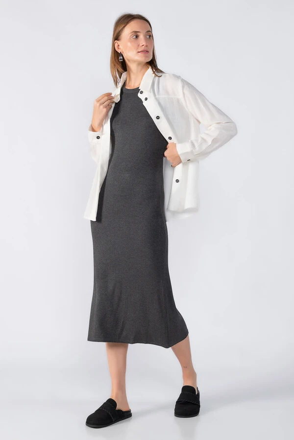 Vestido canelado regata