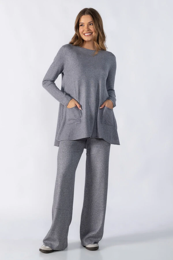 Blusa sueter basico amplo com bolsos