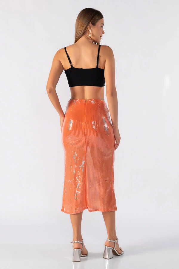 Saia midi em paete com fendas