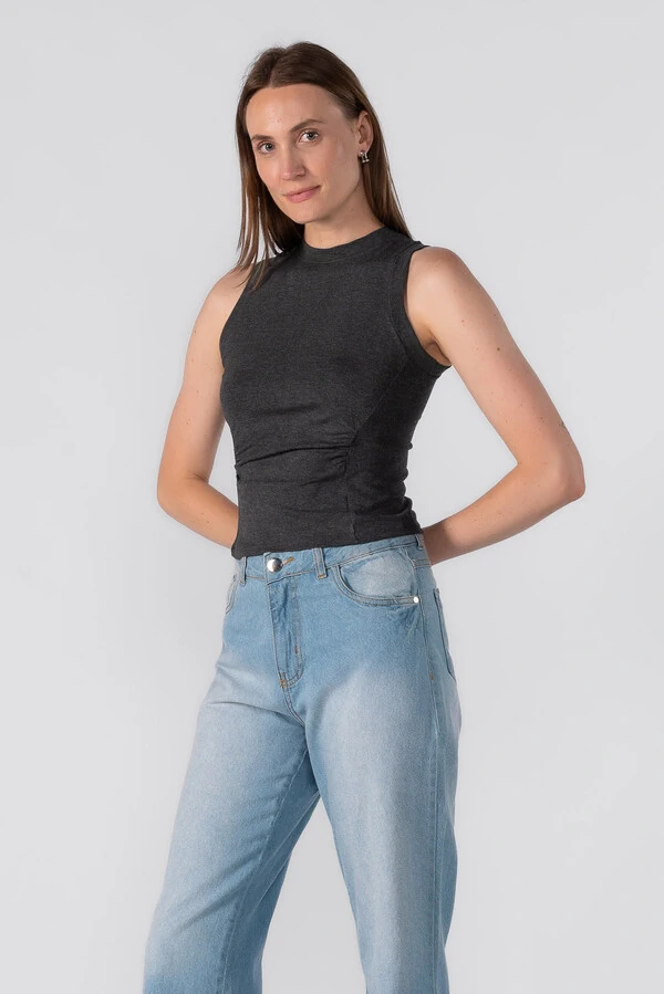 Regata raglan com detalhe acinturado