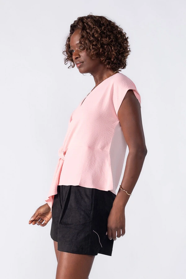 Blusa com transpasse e decote em V