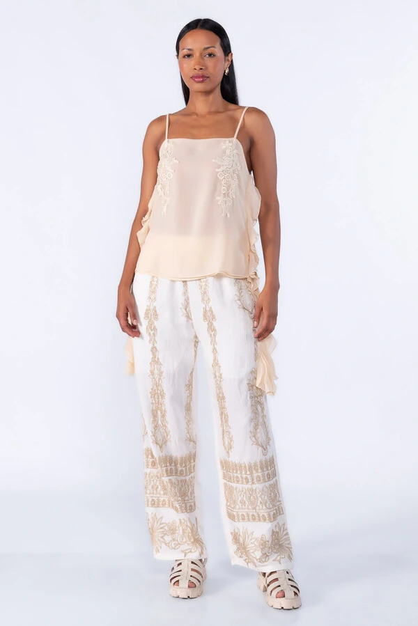 Calça Com Bordado Trabalhado