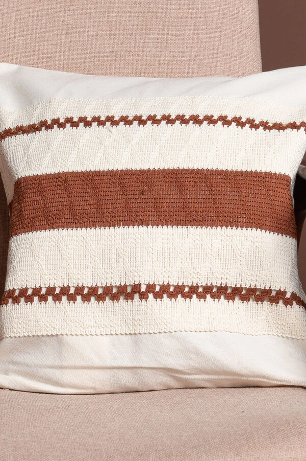 Capa de almofada detalhe em croche