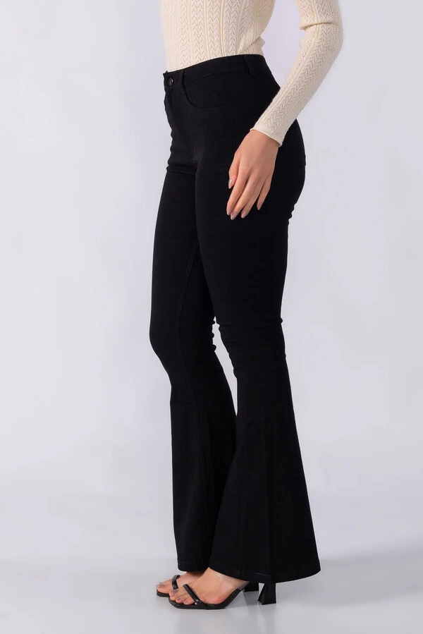 Calca flare classica com bolsos