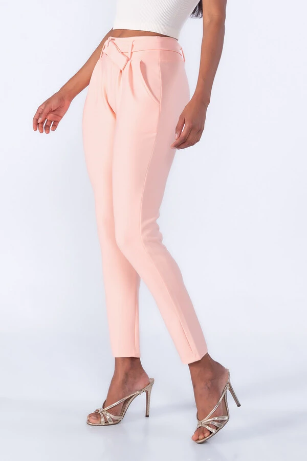 Calça Cenoura Pregas Bolso