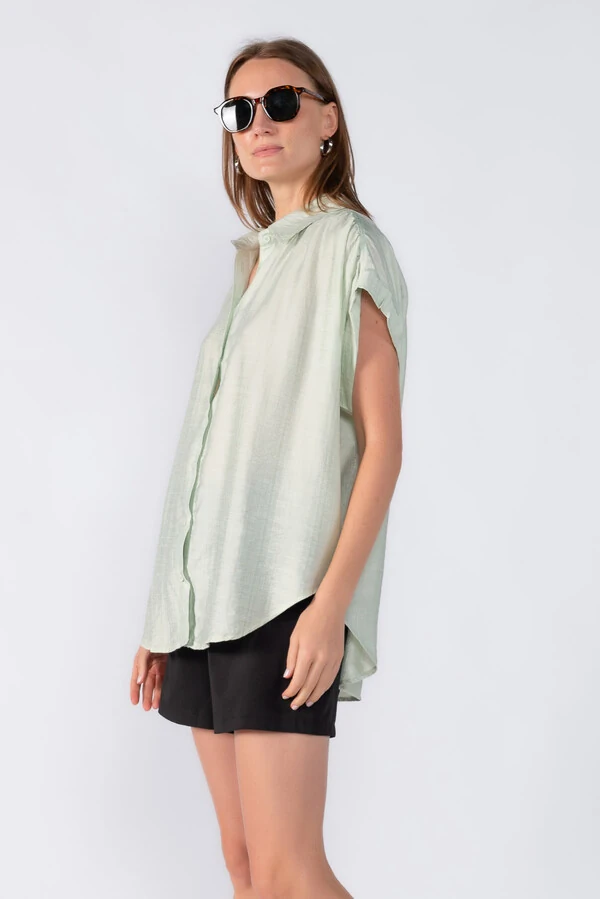 Camisa ampla barra dobrada