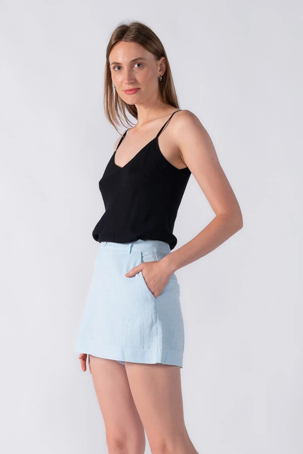 Shorts saia com botao forrado