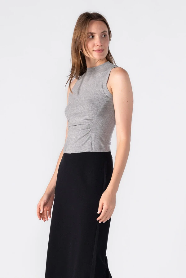 Regata raglan com detalhe acinturado