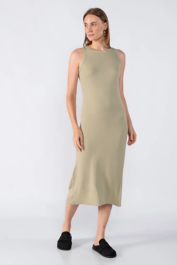 Vestido canelado regata