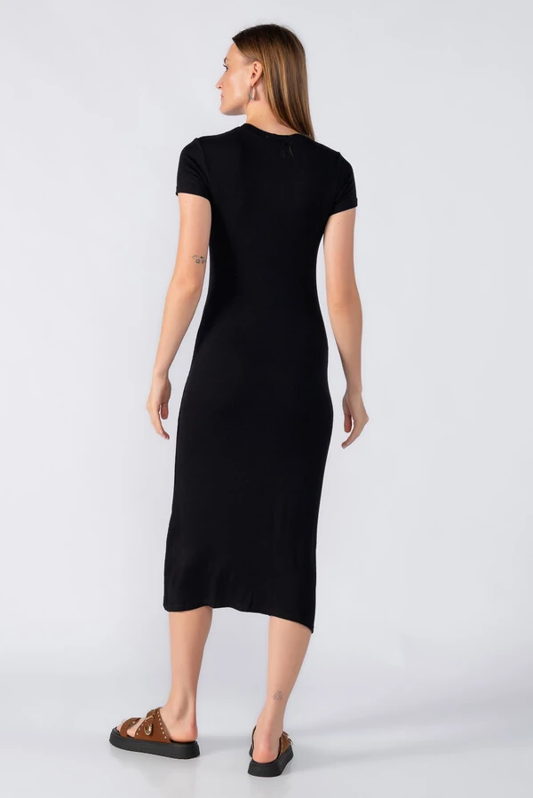 Vestido midi manga curta canelado