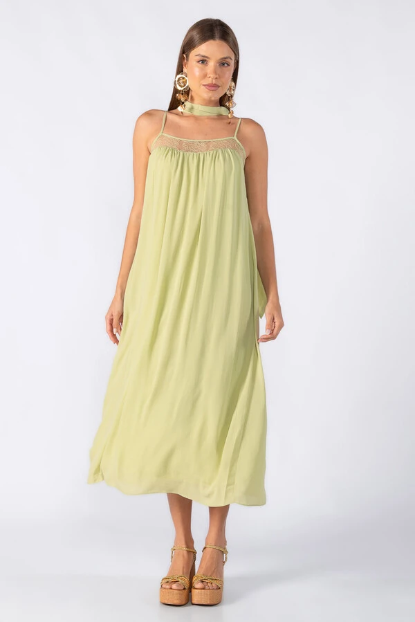Vestido midi com detalhe em renda