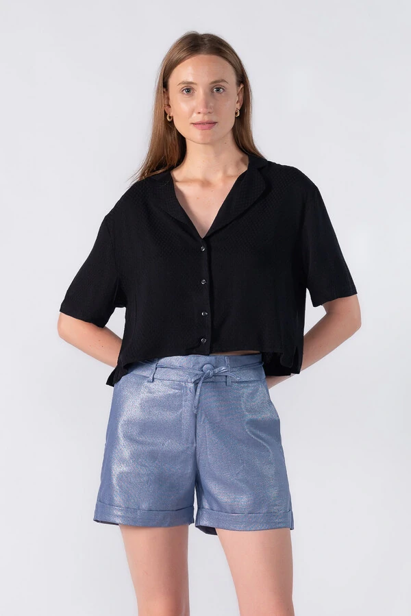 Shorts em alfaiataria com barra italiana