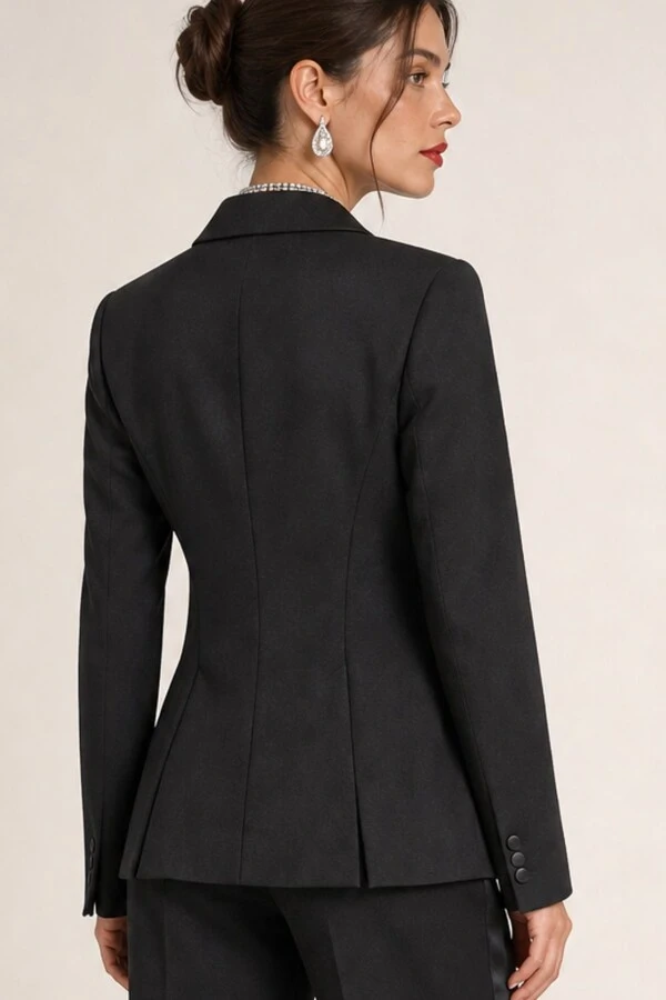 Blazer liso detalhe 7 botoes