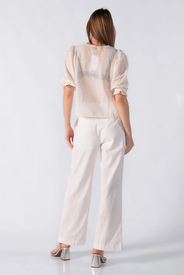 Blusa bata texturizada e manga 3/4