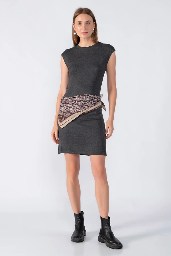 Vestido curto canelado manga japonesa