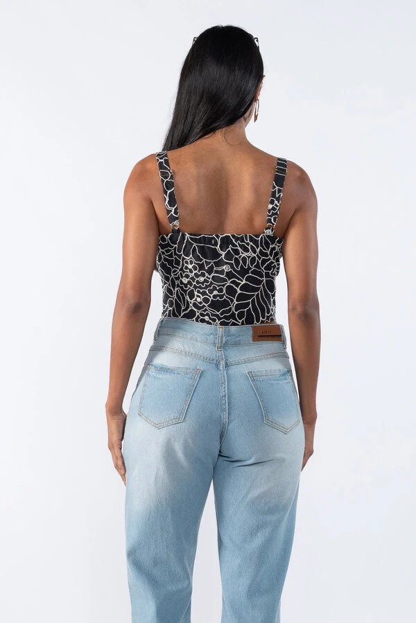 Blusa com Bordado e Botões