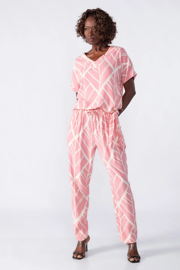 Conjunto calca com elastico e blusa com amarracao lateral