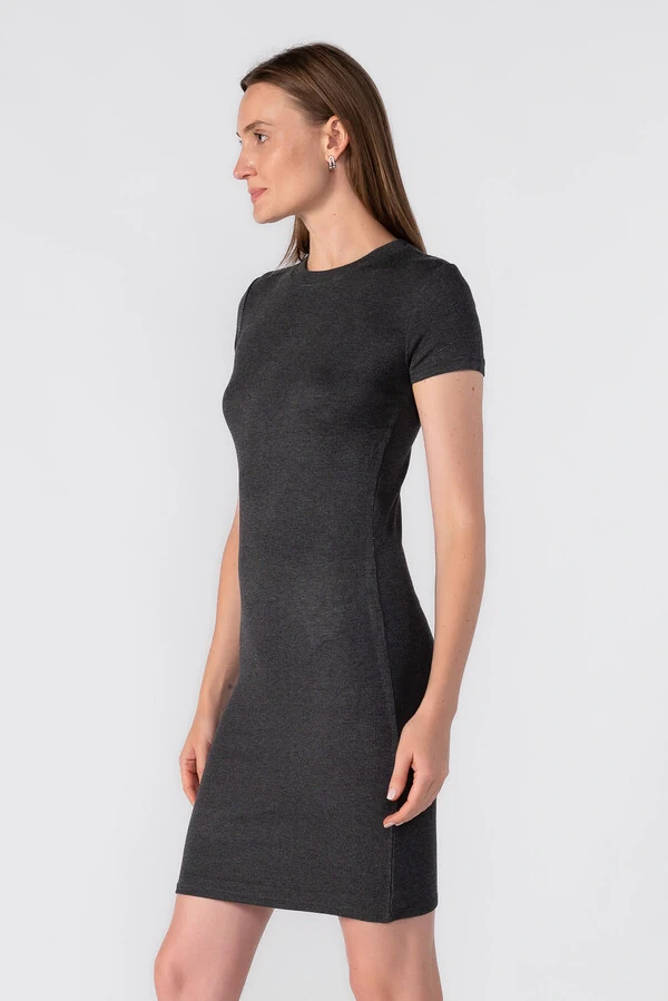 Vestido canelado manga curta