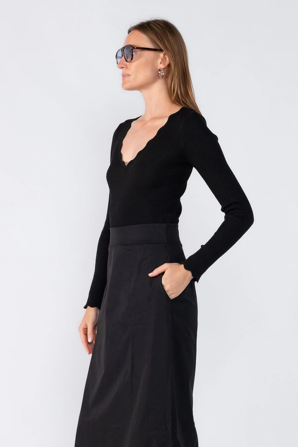 Body canelado manha longa decote v