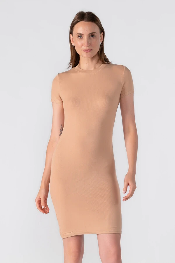 Vestido canelado manga curta