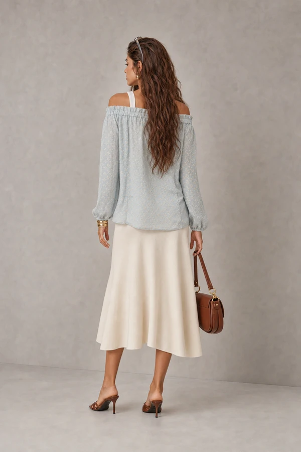Blusa renda trabalhada ombro a ombro