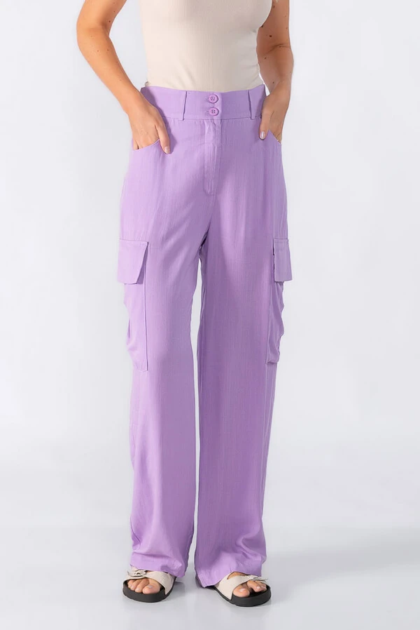 Calca pantalona com cinto e bolsos laterais