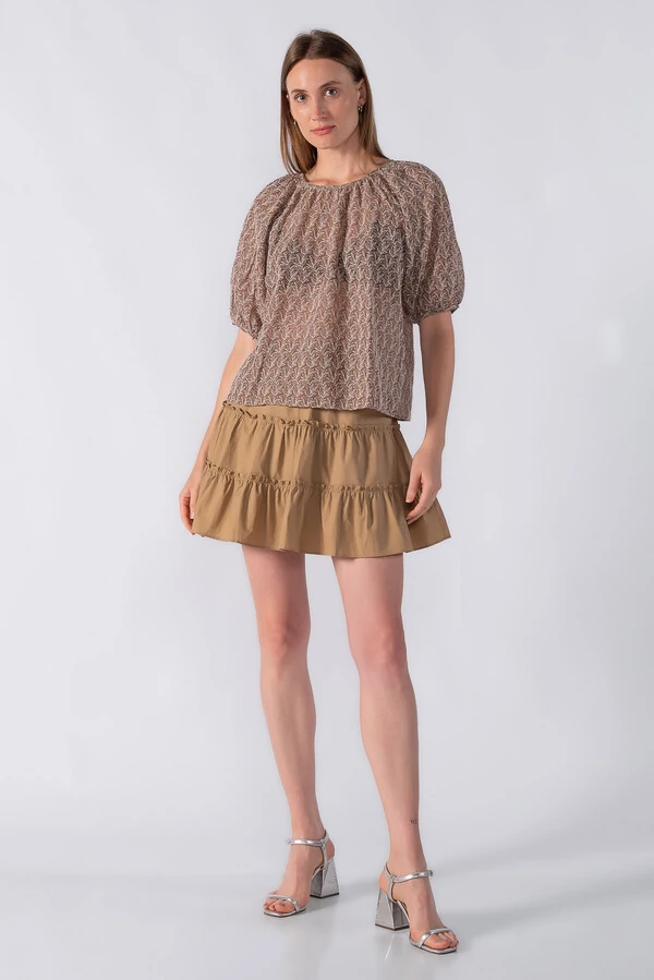 Blusa bata texturizada manga curta