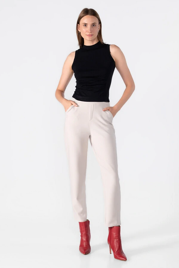 Regata raglan com detalhe acinturado