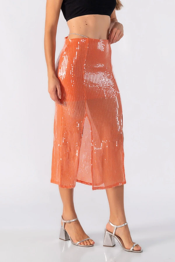 Saia midi em paete com fendas