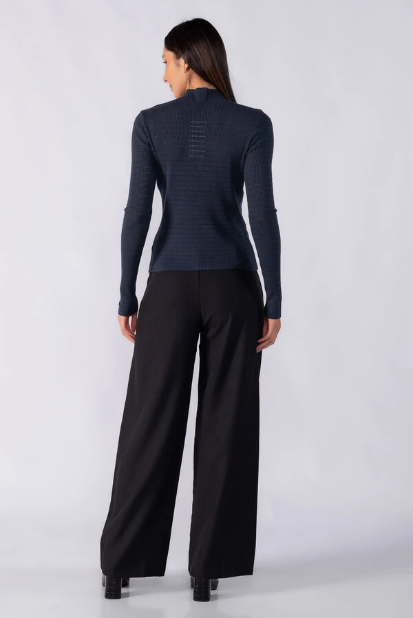 Blusa texturizada gola alta