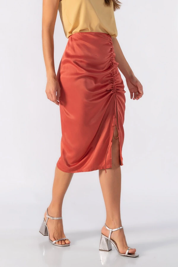 Saia acetinada com amarracao