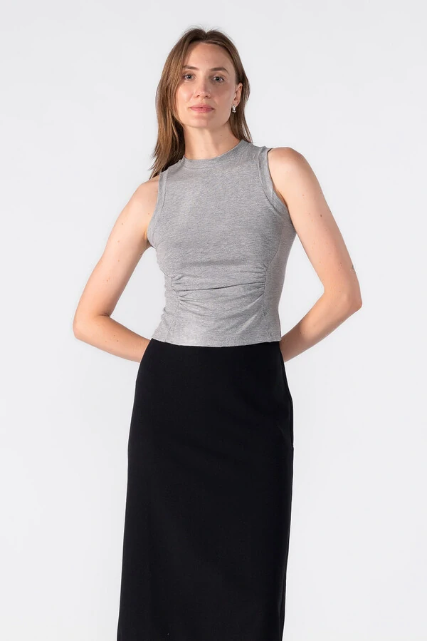 Regata raglan com detalhe acinturado