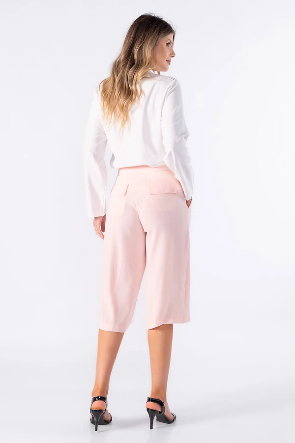 Pantacour crepe com bolsos