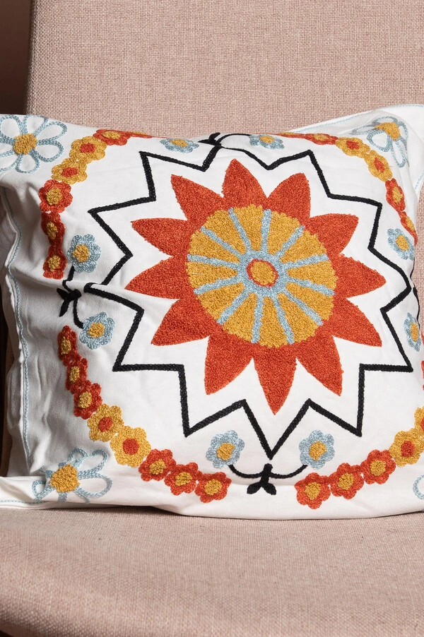 Capa de almofadas mandalas bordadas