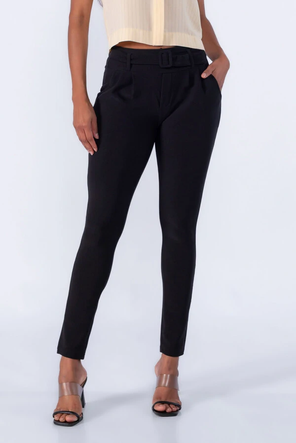Calça Cenoura Pregas Bolso