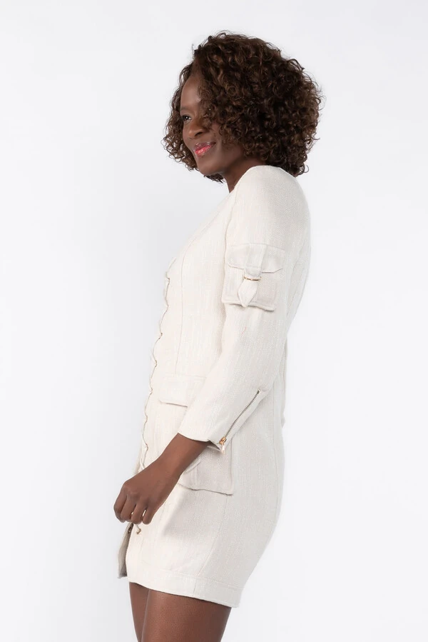 Vestido utilitario com detalhes em ilhos