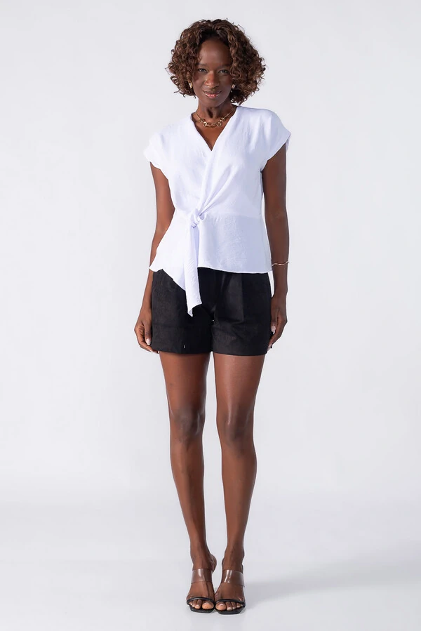 Blusa com transpasse e decote em V