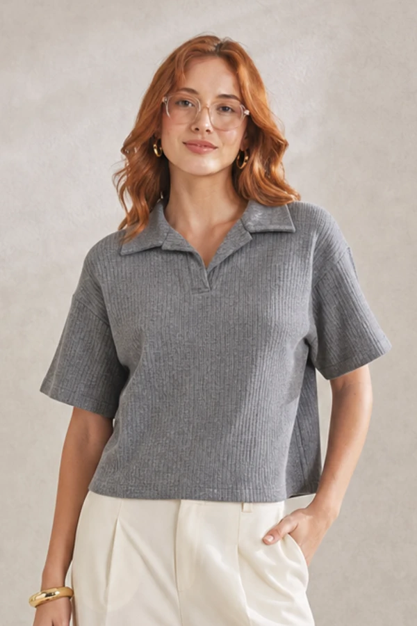 Blusa polo canelada