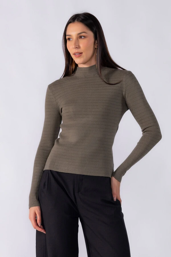 Blusa texturizada gola alta