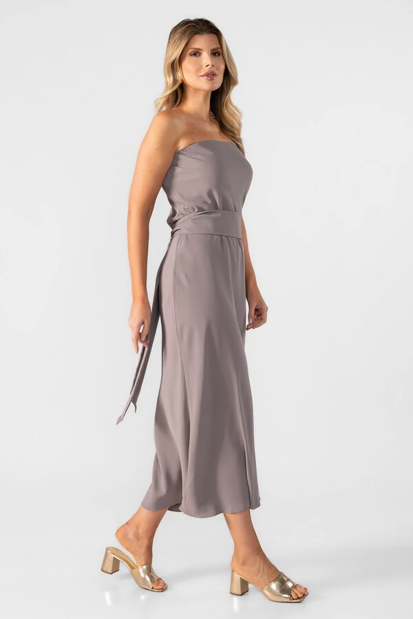 Vestido crepe tomara que caia com faixa