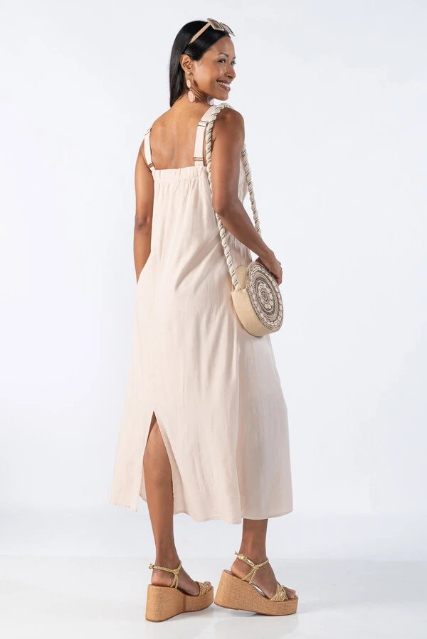 Vestido Midi com Fenda Traseira