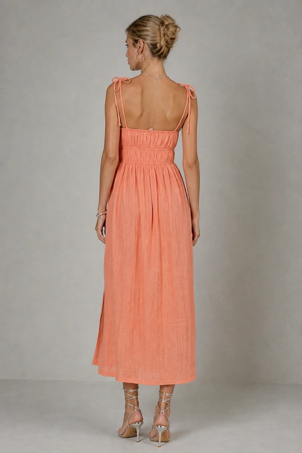 Vestido midi elástico na cintura e alças