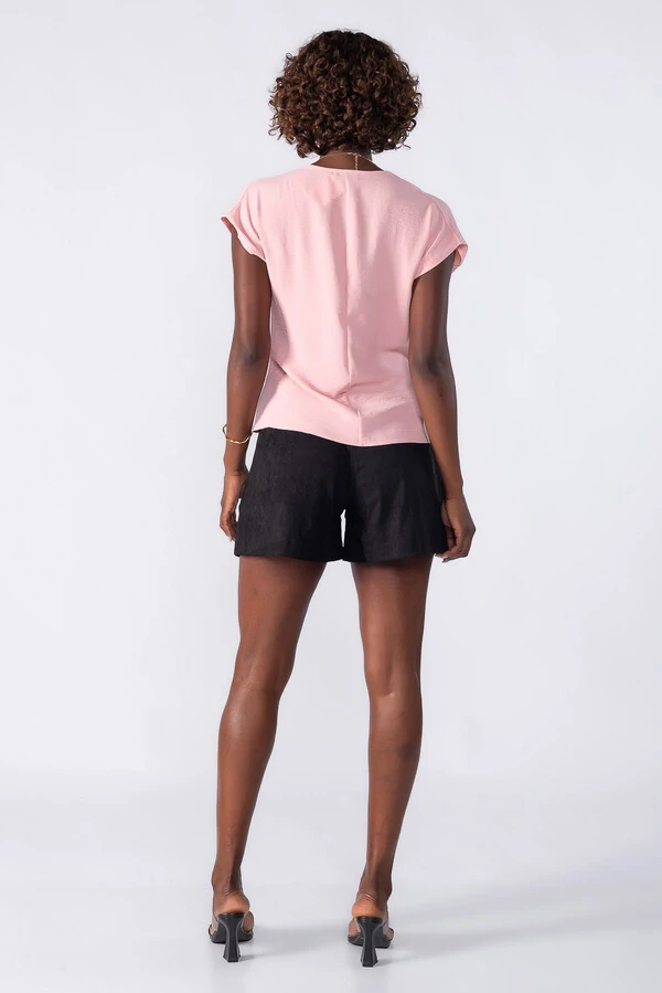 Blusa com transpasse e decote em V