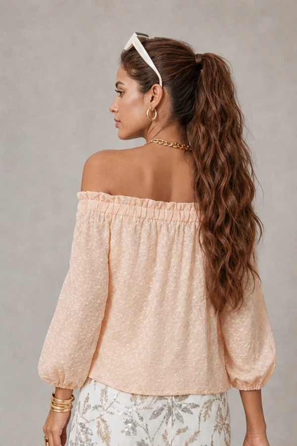 Blusa renda trabalhada ombro a ombro
