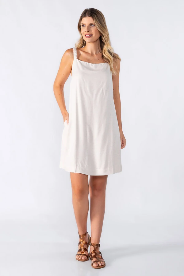 Vestido curto alcas franzidas e bolsos