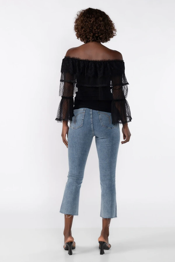 Blusa ombro a ombro com renda