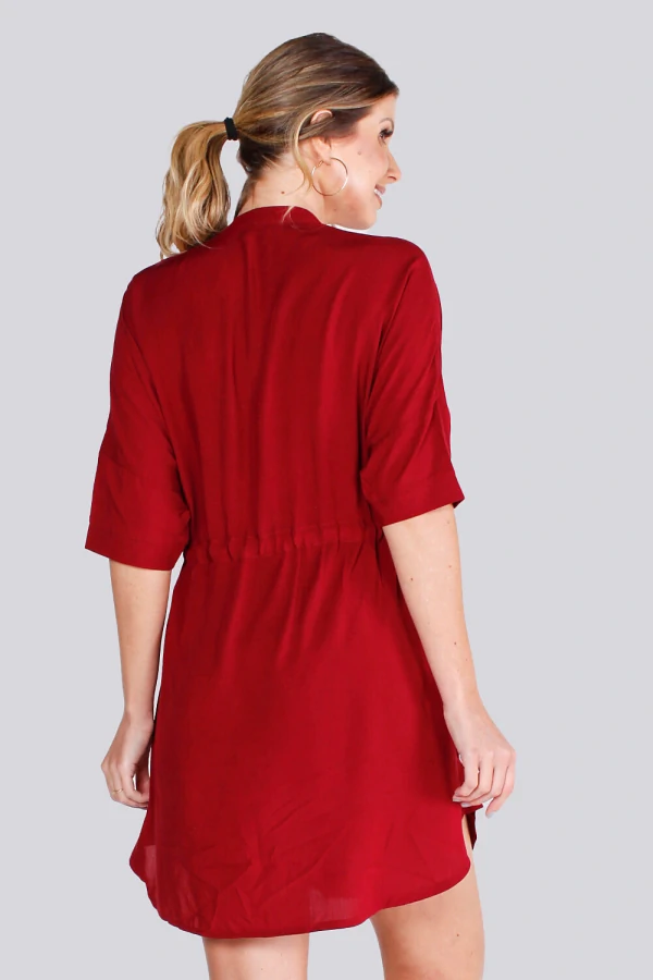 Vestido curto em viscose com faixa embutida