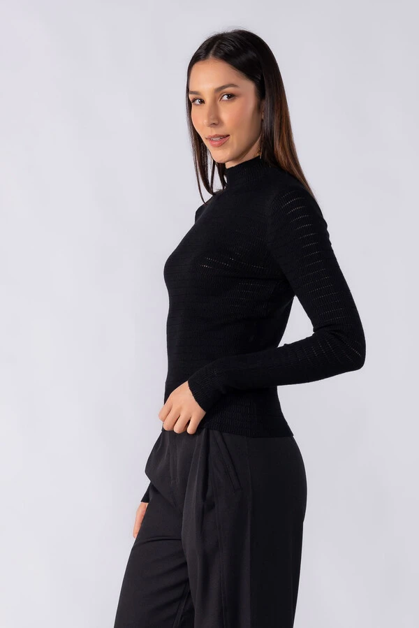 Blusa texturizada gola alta
