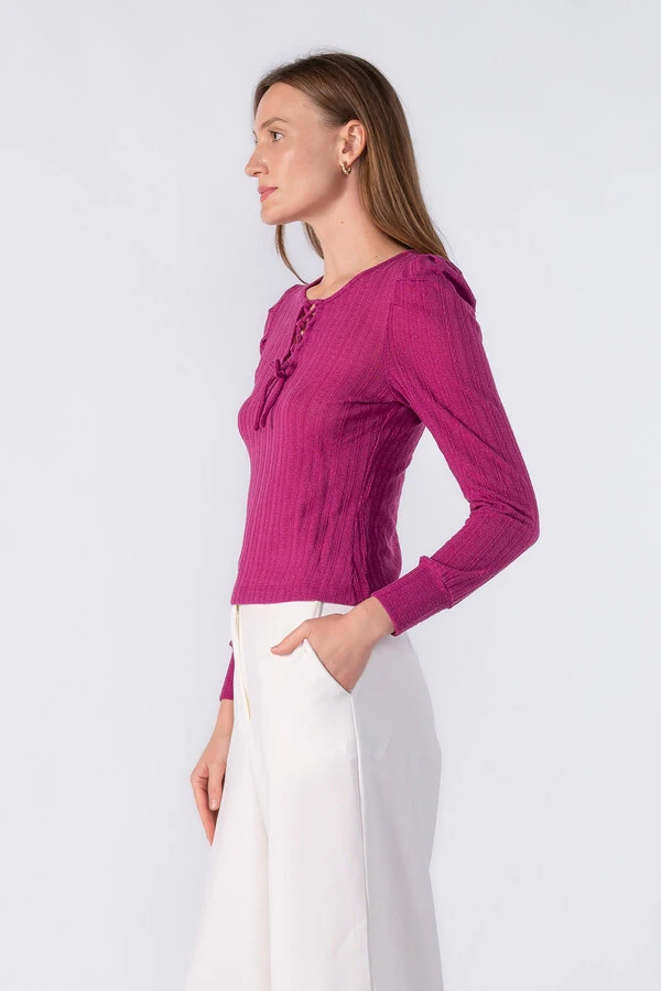 Blusa com amarracao no decote