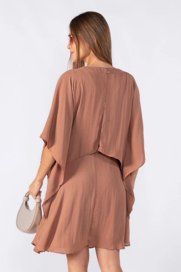 Vestido curto sobreposição